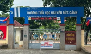 Trường có 'mùi lạ' nghi thuốc trừ sâu, hơn 1.200 học sinh nghỉ học